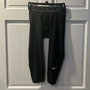 136. Men’s Nike Pro Tight Dry Fit Size Medium